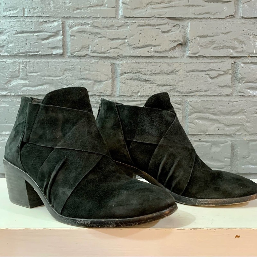 Eileen Fisher Irwin Distressed Suede size 6.5 Black Dressy casual‎ Booties
